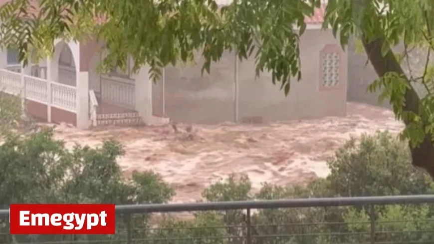Floods in Catalonia Leave Drivers Stranded in Vehicles