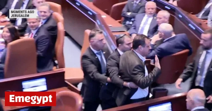 Protesters Momentarily Disrupt Trump’s Address to Israeli Parliament