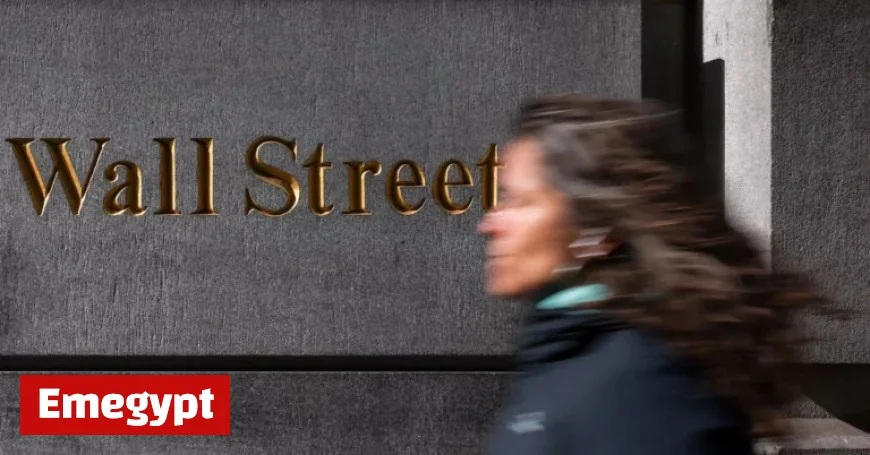 US stocks surge with earnings boost and rate cut optimism while trade concerns linger; gold hits record high