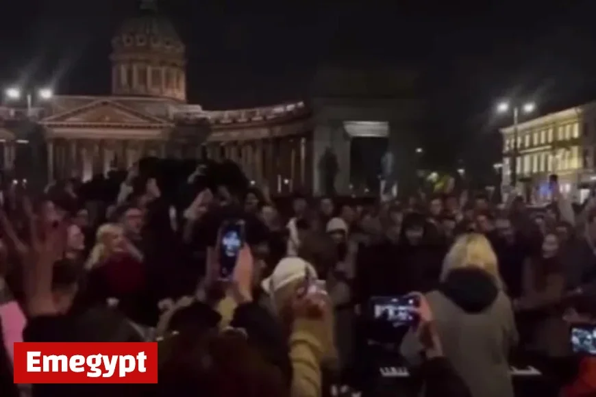 Massive turnout at rare anti-Putin protest in St Petersburg as teen faces arrest for singing