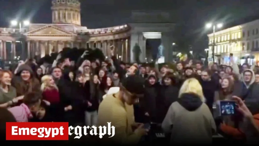 Massive Crowds in St Petersburg Call for Putin’s Overthrow Through Song