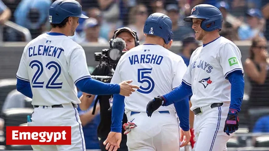 Clement and Gimenez Lead Ex-Guardians in Creating a Welcoming Atmosphere at Blue Jays Clubhouse