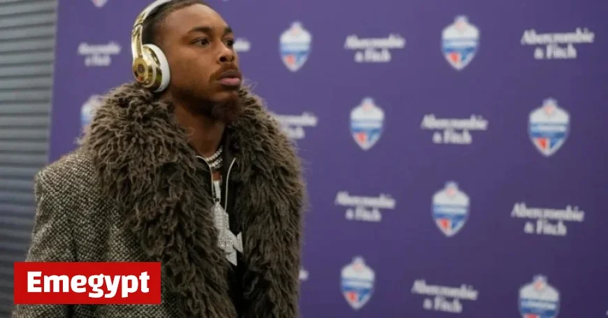 Justin Jefferson Goes Undercover as a Nerdy Photographer in Eli Manning’s TV Show