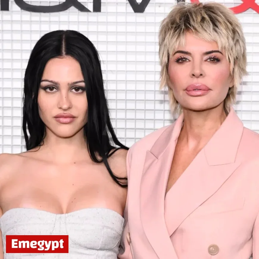 Lisa Rinna’s Reaction to Daughter Amelia Gray’s Bold Victoria’s Secret Fashion Show Outfit
