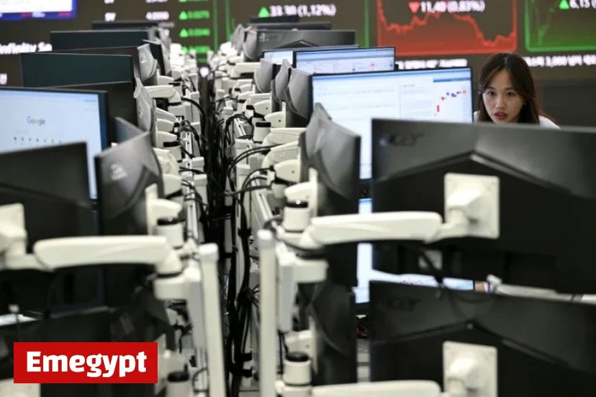 Asian Stock Markets Decline Amid US Credit Concerns and Wall Street Turmoil