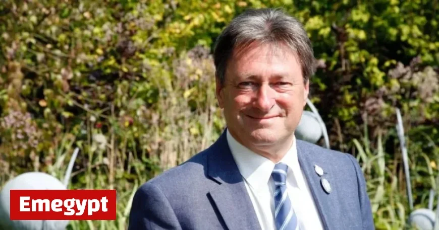 Alan Titchmarsh reveals the must-plant ‘stupendous’ tree for autumn gardening