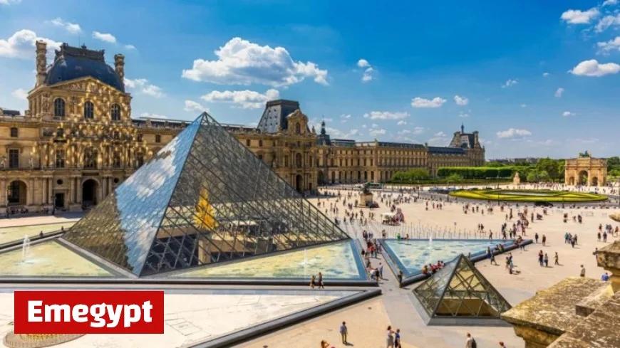 Louvre Museum Closes in Paris Following Daring Robbery