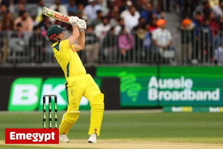 Cricket Fan Catches Mitchell Marsh’s Six Despite Being Hit in Thrilling AUS vs IND 2025 1st ODI (Watch Video)