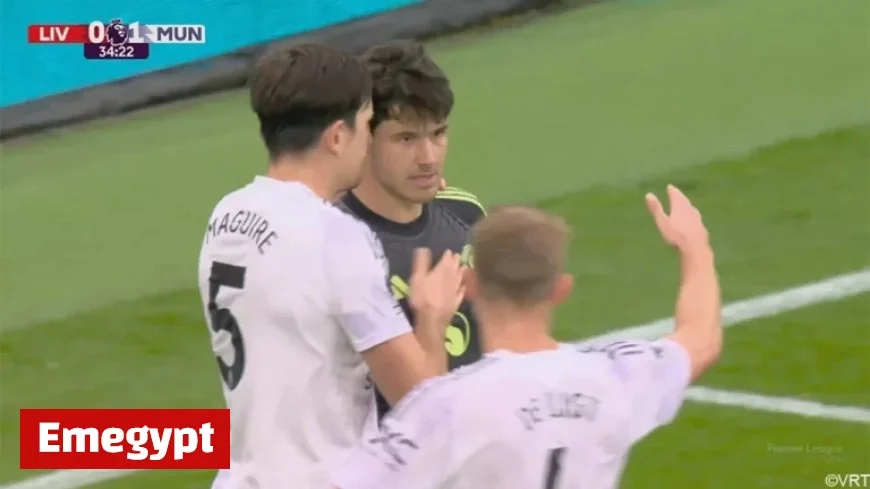 LIVE – Lammens’ Spectacular Leg Sweep Saves United in Thrilling Showdown Against Liverpool