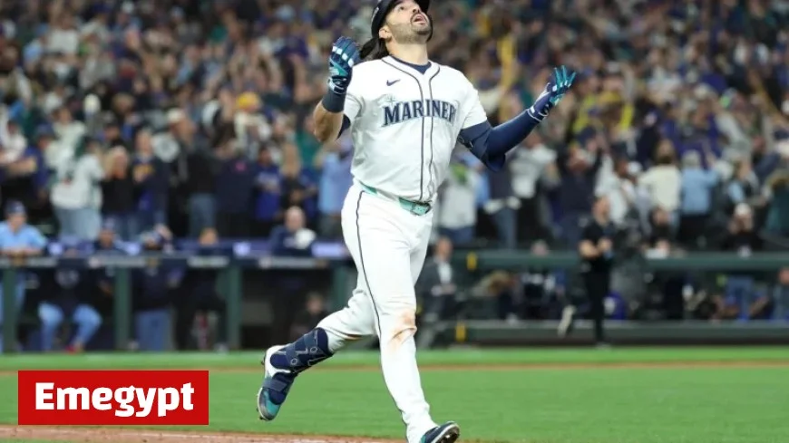 Suárez’s Grand Slam Powers Seattle to the Brink of Their First World Series Berth