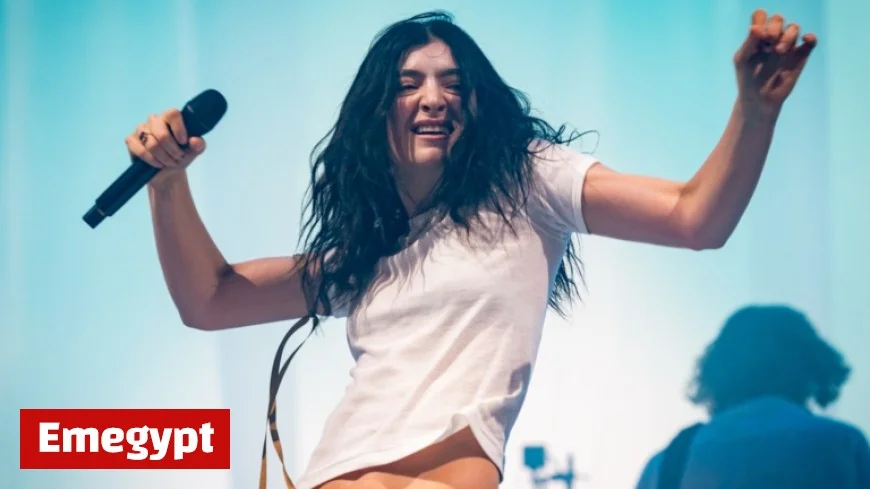 Lorde Surprises L.A. Fans with Charli XCX Duet of Girl So Confusing at Live Concert