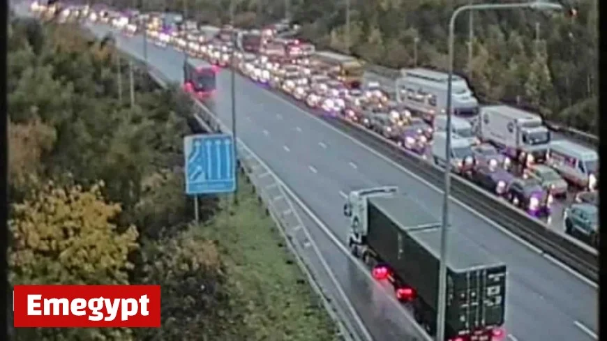 Major Traffic Disruption on M25 in Essex Following Lorry and Car Crash