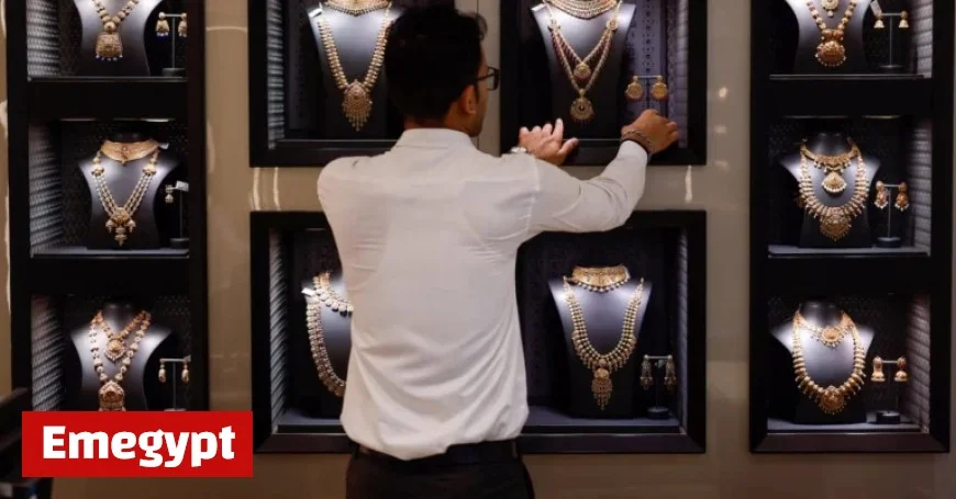 Gold Pauses After Record Surge as Attention Shifts to US CPI Data