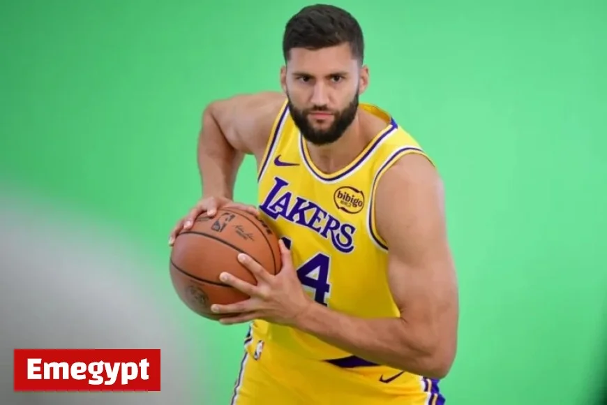 Lakers’ Kleber Sidelined for Minimum Two Weeks Due to Oblique Strain