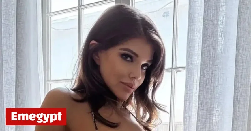 Baywatch Star Donna D’Errico Stuns at 57 in Lingerie-Inspired Bikini Displaying Her Curves