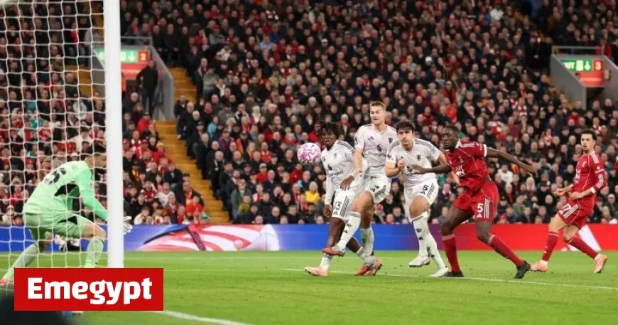 Liverpool star criticized for errors in both goals against Man Utd as he’s caught in no man’s land