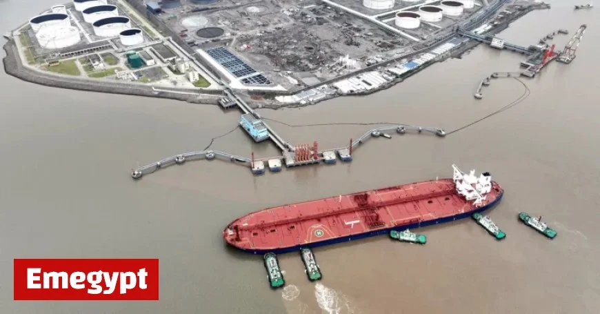 China Halts Russian Oil Purchases Amid Sanctions, Sources Reveal