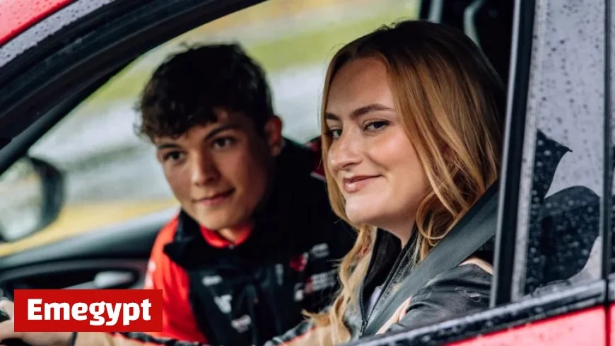 Bearman Mentors ‘Chicken Shop Date’ Star Amelia Dimoldenberg