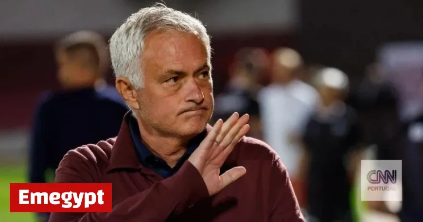 Video Mourinho and Benfica Squad Cast Votes at Seixal House