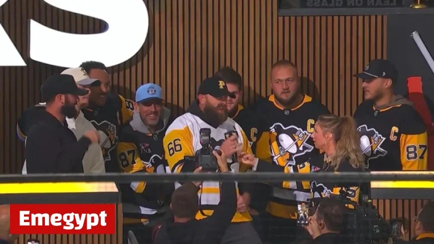 Aaron Rodgers, Steelers Support Penguins at PPG Paints Arena