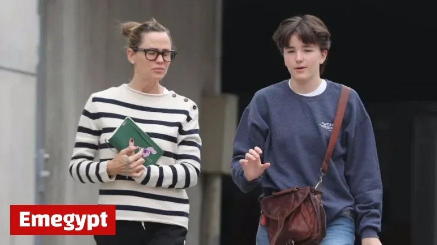 Fin Affleck Emulates Dad Ben’s Effortlessly Cool Style in LA Outing with Jennifer Garner