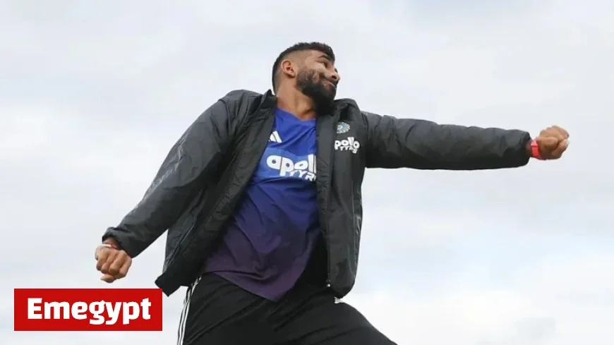 Australia opts to bowl first omitting Abbott as India selects trio of spinners