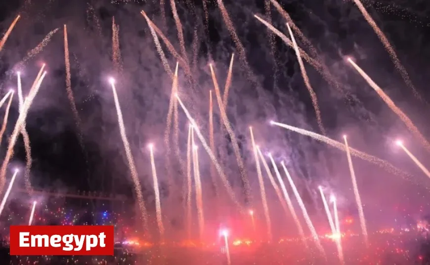 Racing Fans’ Flares Create Thick Smoke Delaying Racing vs Flamengo Kickoff in Avellaneda