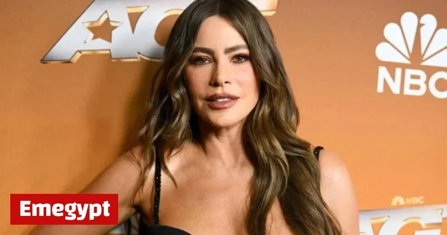 Unmissable: Sofia Vergara Stuns in Vintage Backless Top Photo