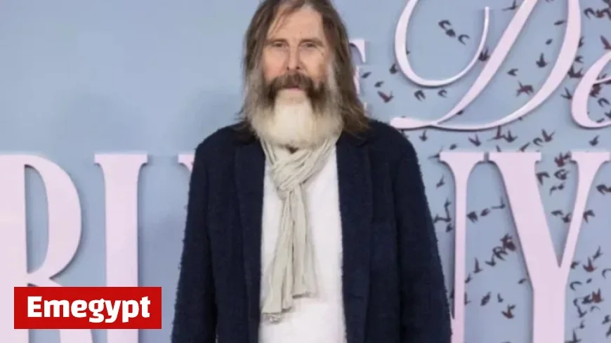 TV Legend, 72, Stuns with Dramatic Transformation and Long Grey Beard on the Red Carpet – Can You Guess Who?