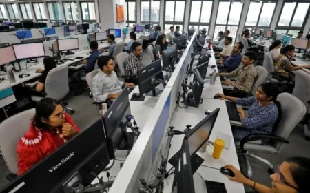 US Alters Work-Permit Rules, Affecting H-1B Holders’ Students and Spouses