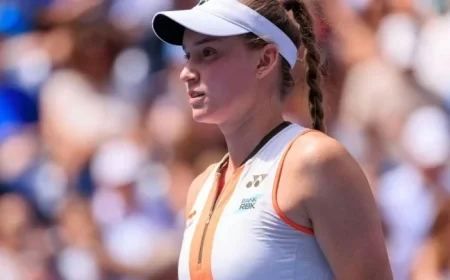 Elena Rybakina Dominates Amanda Anisimova in Powerful WTA Finals Debut