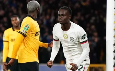 Chelsea Triumphs 4-3 Over Wolves in Seven-Goal Carabao Cup Thriller with Liam Delap’s Red Card