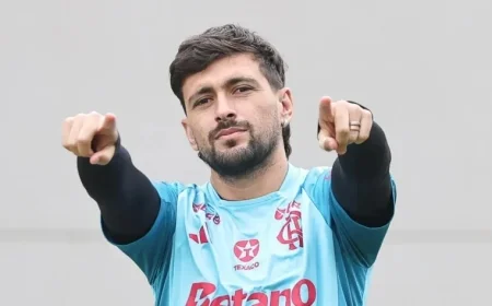 Arrascaeta Leads the Pack Flamengo Faces Sport with Seven Key Players at Risk in Brasileirão Clash and Filipe Luís Prepares