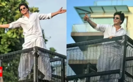 Shah Rukh Khan Hosts Exclusive 4 PM Fan Meet in Bandra