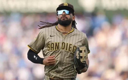 2025 MLB Gold Glove Award Winners: Expert Predictions