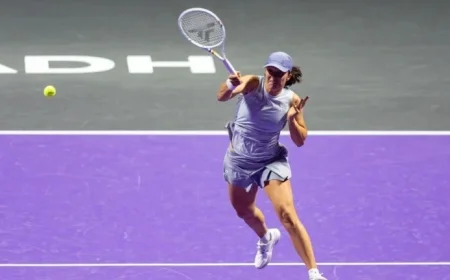 Swiatek Triumphs Over Keys in WTA Finals Opener