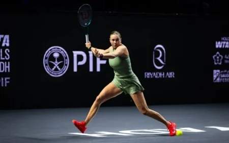 Anisimova Defeats Keys in Thrilling Three-Set Match to Challenge Swiatek for WTA Finals Semifinal Berth