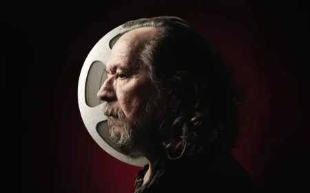 Gary Oldman Makes Triumphant Stage Comeback After 37 Years in Beckett’s Iconic Play