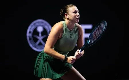 Anisimova Eliminates Fellow American from WTA Finals Setting Up a Blockbuster Match with Swiatek