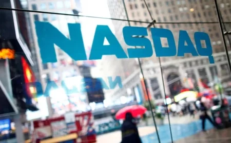 Gloo Targets $900 Million IPO Valuation with Ex-Intel CEO as Tech Leader