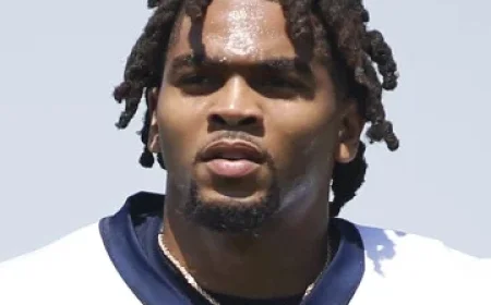 Malik Davis Plays Monday; Blue Sidelined