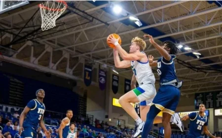 Men’s Basketball Tips Off Season Against New College of Florida