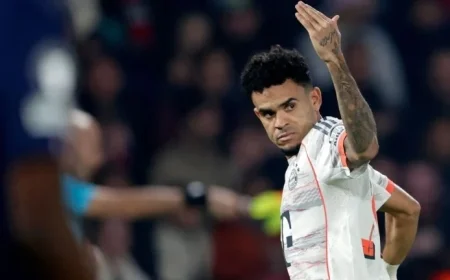 Bayern’s Díaz Shines with 2 Goals and Dramatic Red Card in First Half Showdown