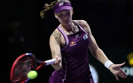 Rybakina Triumphs Over Alexandrova, Concludes Group Play Undefeated