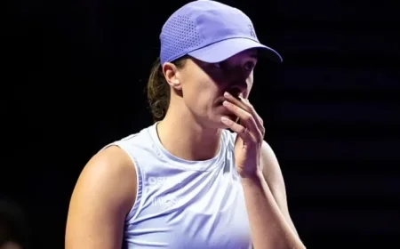 Iga Świątek Battles for Survival in WTA Finals; Rival Issues Warning