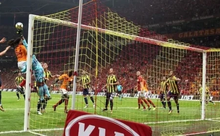 Galatasaray Aims for Historic Third Consecutive UCL Victory in Crucial Amsterdam Clash Against Struggling Ajax