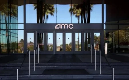 AMC Theatres Reports Significant $298 Million Loss and Declining Revenues