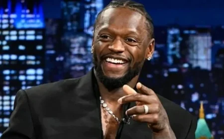 Julius Randle Gifts Jimmy Fallon a Timberwolves Jersey