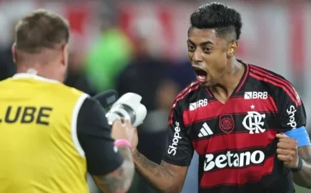 Flamengo Triumphs Capitalizes on Palmeiras’ Defeat to Match Rivals