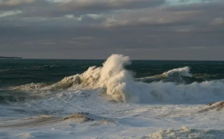Michigan Gale Alert: Strong Winds and High Waves to Affect Tourists and Mariners